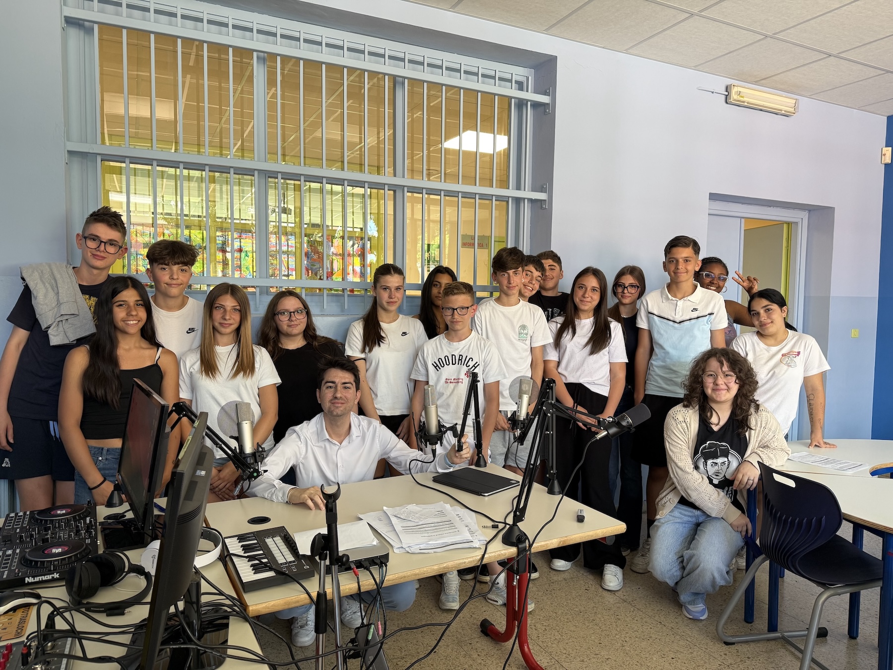 Radio Manza: una stagione straordinaria si conclude con una targa celebrativa